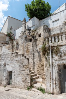 Massafra ve vadileri. Kayanın içine evler inşa edildi. Keşfedilmesi gereken bir Puglia. İtalya