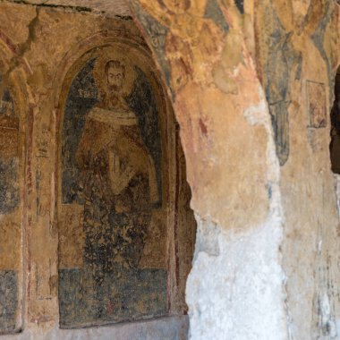 Massafra ve vadileri. Kayanın içine evler inşa edildi. Keşfedilmesi gereken bir Puglia. İtalya