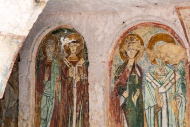 Massafra ve vadileri. Kayanın içine evler inşa edildi. Keşfedilmesi gereken bir Puglia. İtalya