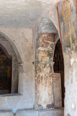 Massafra ve vadileri. Kayanın içine evler inşa edildi. Keşfedilmesi gereken bir Puglia. İtalya