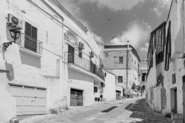 Massafra ve vadileri. Kayanın içine evler inşa edildi. Keşfedilmesi gereken bir Puglia. İtalya