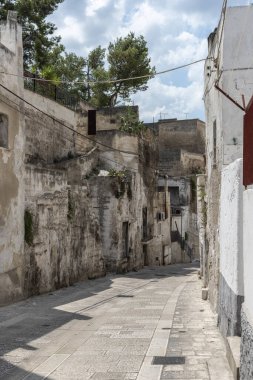 Massafra ve vadileri. Kayanın içine evler inşa edildi. Keşfedilmesi gereken bir Puglia. İtalya