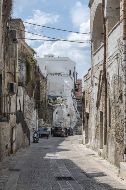 Massafra ve vadileri. Kayanın içine evler inşa edildi. Keşfedilmesi gereken bir Puglia. İtalya