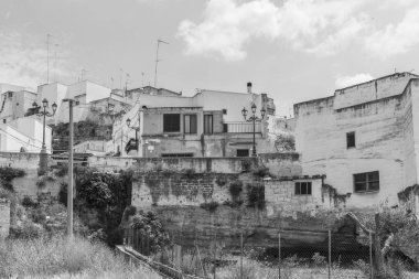 Massafra ve vadileri. Kayanın içine evler inşa edildi. Keşfedilmesi gereken bir Puglia. İtalya