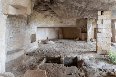 Massafra ve vadileri. Kayanın içine evler inşa edildi. Keşfedilmesi gereken bir Puglia. İtalya