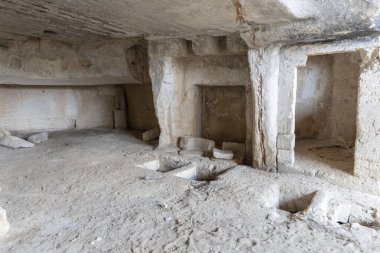 Massafra ve vadileri. Kayanın içine evler inşa edildi. Keşfedilmesi gereken bir Puglia. İtalya
