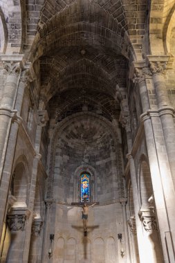 Matera 'lı Sassi. Sasso Barisano gün batımında. Mağara evlerinin büyüsü. UNESCO Dünya Mirası Alanı.