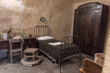 Matera, İtalya 'daki Sassi di Matera' daki mağara evi.
