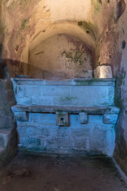 Matera, İtalya 'daki Sassi di Matera' daki mağara evi.