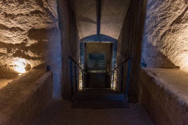Matera, İtalya 'daki Sassi di Matera' daki mağara evi.