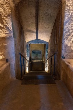 Matera, İtalya 'daki Sassi di Matera' daki mağara evi.