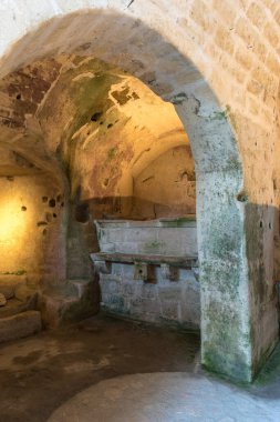 Matera, İtalya 'daki Sassi di Matera' daki mağara evi.