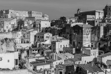 Matera, İtalya 'da antik şehir sokakları ve evler