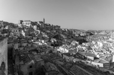 Matera, İtalya 'daki antik şehir sokakları ve evlerin manzarası