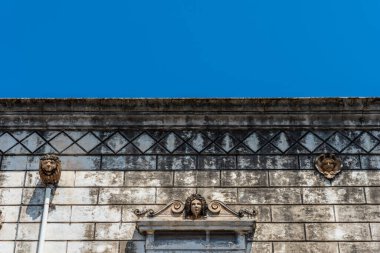  Güneşli bir yaz gününde Ostuni, Apulia (Puglia), Güney İtalya.