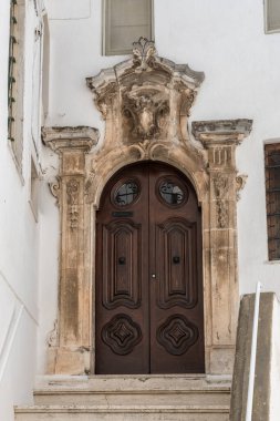  Güneşli bir yaz gününde Ostuni, Apulia (Puglia), Güney İtalya.