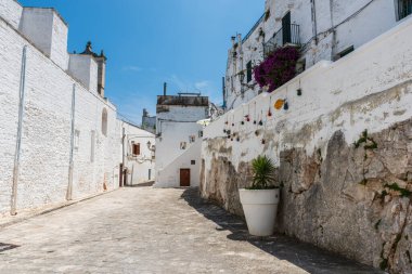 Antik Puglia 'nın işaretleri. Beyaz şehir. Ostuni.. 