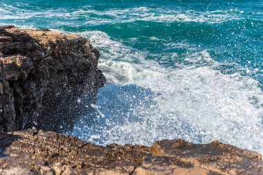 Sahilde güzel deniz dalgaları