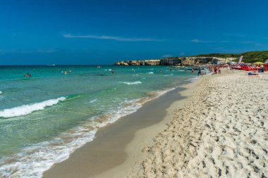 Spiaggia 'da bir sahil Torre dell' Orso, İtalya