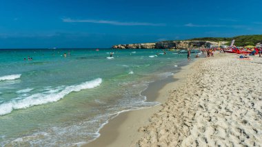 Spiaggia 'da bir sahil Torre dell' Orso, İtalya