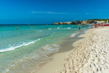 Spiaggia 'da bir sahil Torre dell' Orso, İtalya