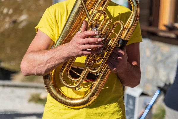 Straßenmusiker Zugeschnittene Ansicht — Stockfoto