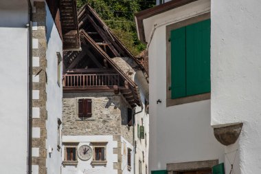 Pesariis köyünün gündüz çekimi, İtalya