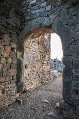 Eski şehrin eski kalıntıları 