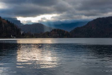 Bled Gölü manzaralı, Slovenya, Aralık 2018