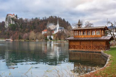 Bled Gölü manzaralı, Slovenya, Aralık 2018