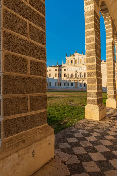 Antik Villa Manin sahnesi, İtalya