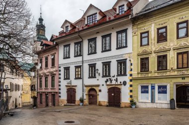 Skofja Loka mimarisi ve şehir manzarası, Slovenya, Aralık 2018
