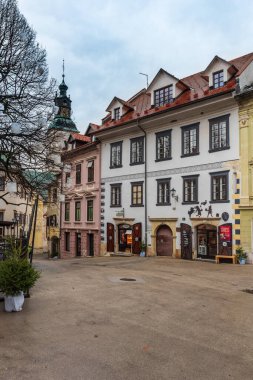 Skofja Loka mimarisi ve şehir manzarası, Slovenya, Aralık 2018