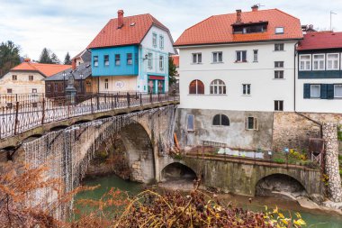 Skofja Loka mimarisi ve şehir manzarası, Slovenya, Aralık 2018