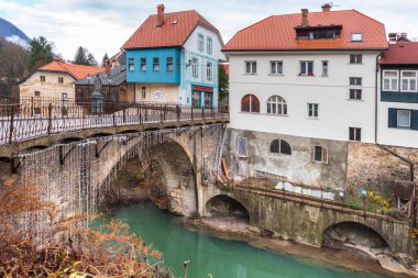 Skofja Loka mimarisi ve şehir manzarası, Slovenya, Aralık 2018