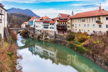 Skofja Loka mimarisi ve şehir manzarası, Slovenya, Aralık 2018