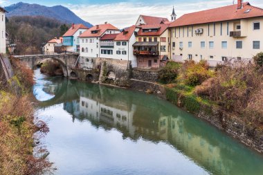 Skofja Loka mimarisi ve şehir manzarası, Slovenya, Aralık 2018