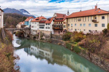 Skofja Loka mimarisi ve şehir manzarası, Slovenya, Aralık 2018