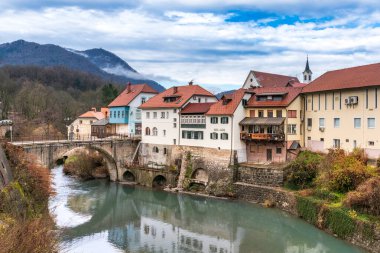 Skofja Loka mimarisi ve şehir manzarası, Slovenya, Aralık 2018