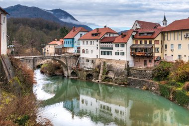 Skofja Loka mimarisi ve şehir manzarası, Slovenya, Aralık 2018