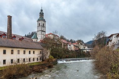 Skofja Loka mimarisi ve şehir manzarası, Slovenya, Aralık 2018