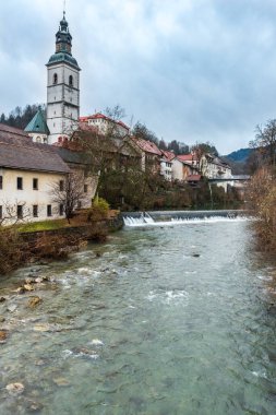 Skofja Loka mimarisi ve şehir manzarası, Slovenya, Aralık 2018