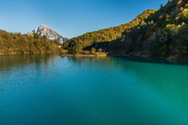 Verzegnis Gölü veya Lago di Verzegnis, İtalya 'nın kuzeydoğusundaki Friuli-Venezia Giulia, Udine Eyaleti' nde bulunan yapay bir göl.