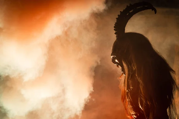 Krampus Weihnachtsteufel Flammen Feuer Warten Auf San Nicolo — Stockfoto