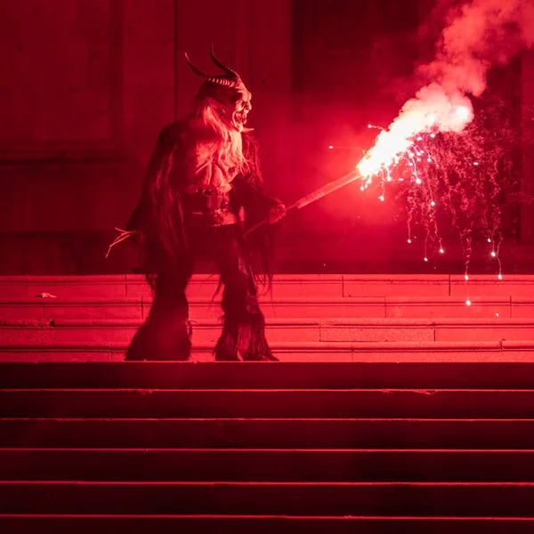 Krampus Vánoční Ďáblové Plameny Pal Čekám San Nicolo — Stock fotografie