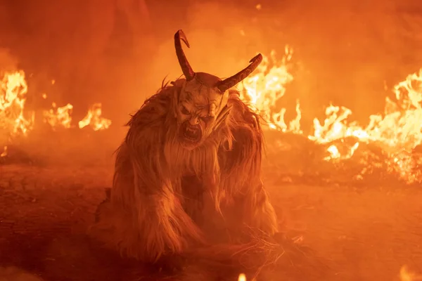 Krampus Diables Noël Des Flammes Feu Attendant San Nicolo — Photo