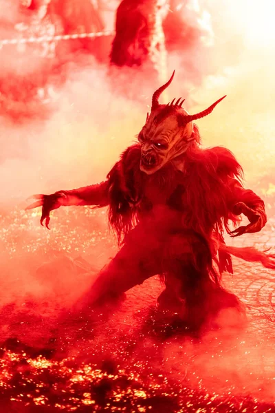 Krampus Diabły Bożego Narodzenia Płomienie Pożar Czekam San Nicolo — Zdjęcie stockowe