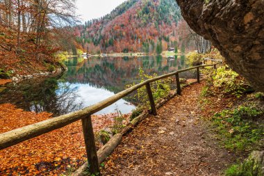  Friuli, İtalya 'daki güzel Fusine Gölü