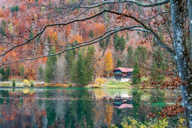  Friuli, İtalya 'daki güzel Fusine Gölü