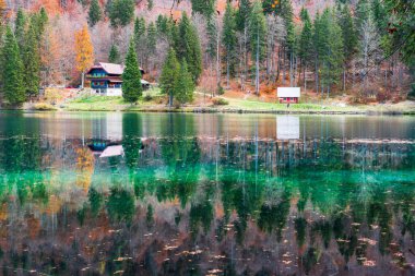  Friuli, İtalya 'daki güzel Fusine Gölü